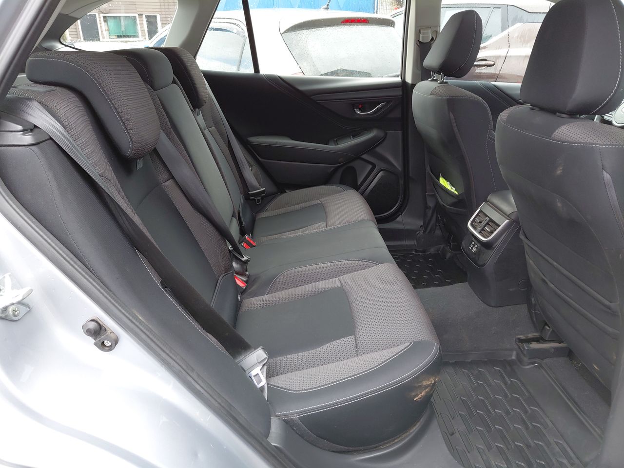 Subaru Outback — foto 33 de 34