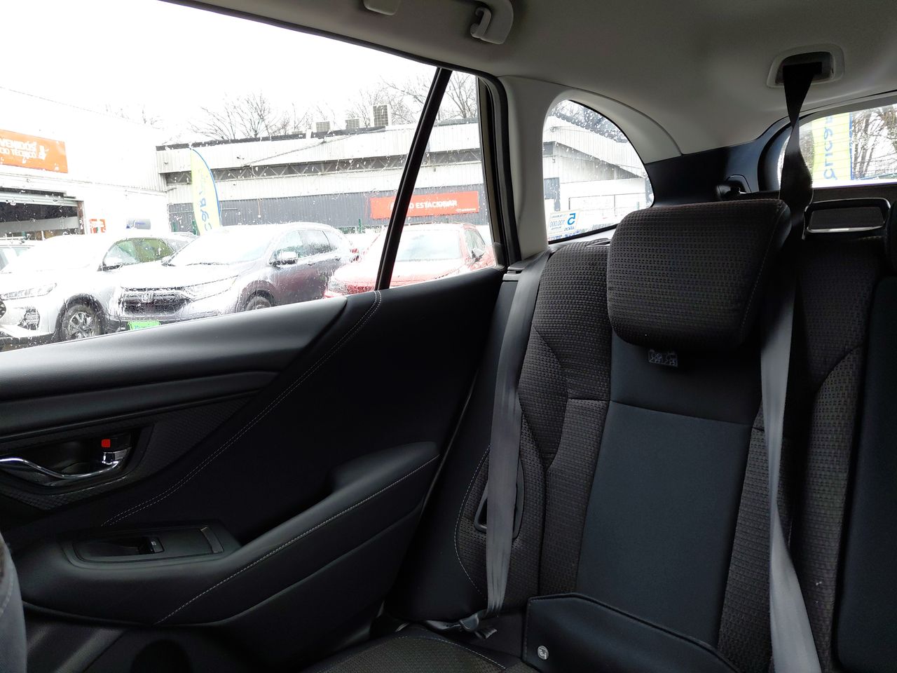 Subaru Outback — foto 12 de 34
