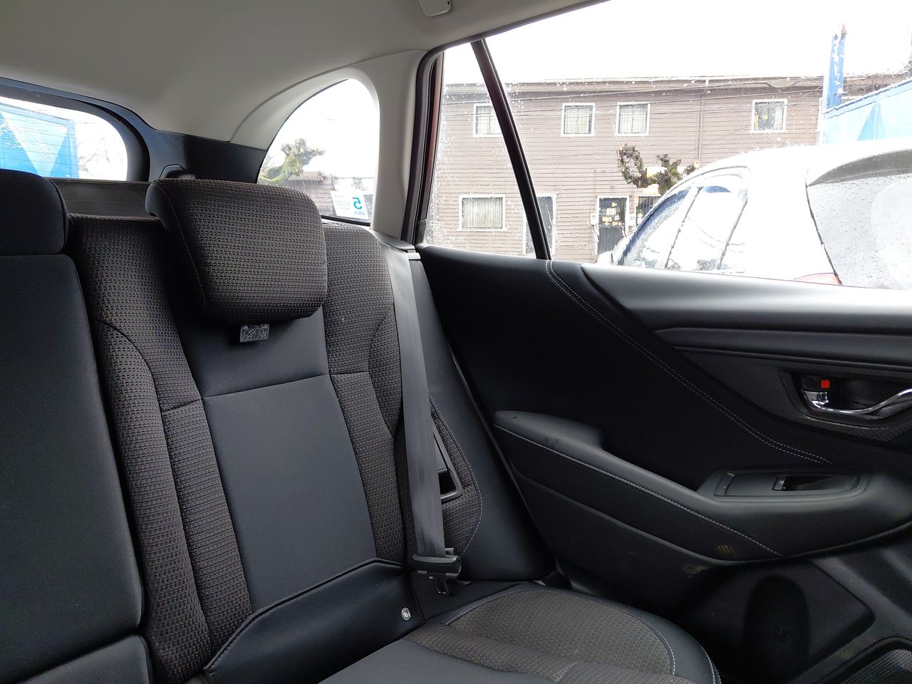 Subaru Outback — foto 14 de 34