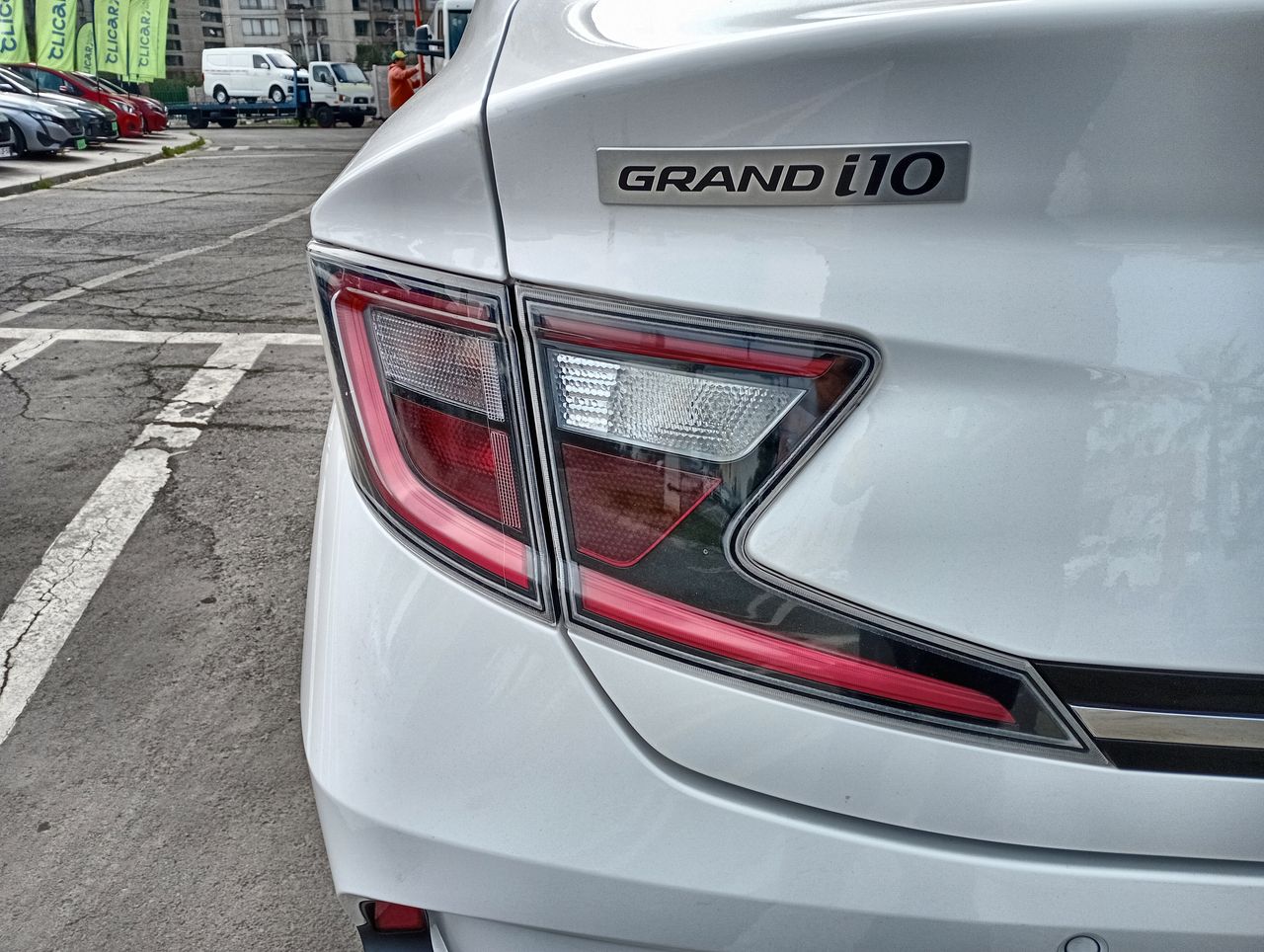 HYUNDAI - 20
