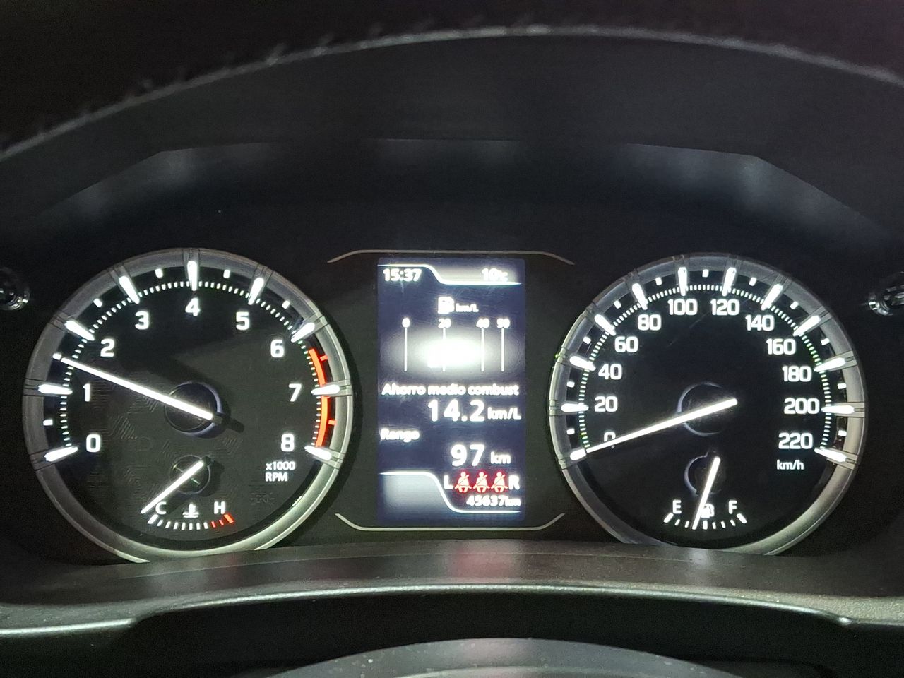 Suzuki Grand Vitara — foto 19 de 27