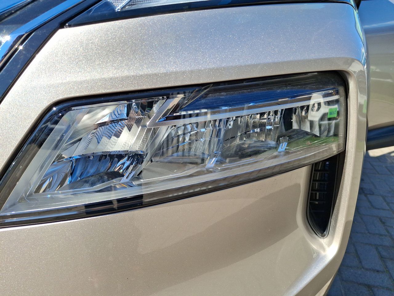NISSAN - 18