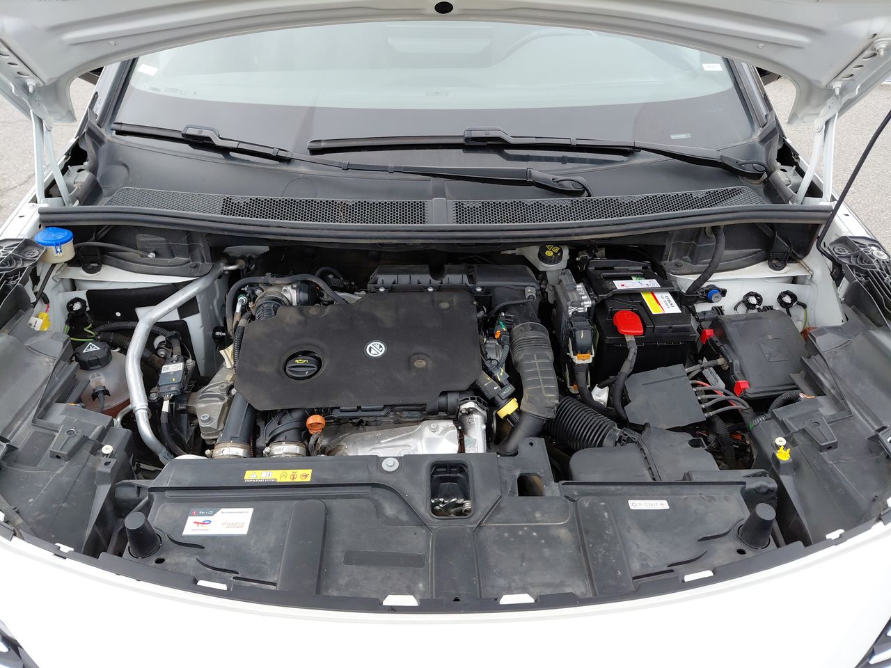 PEUGEOT - 8