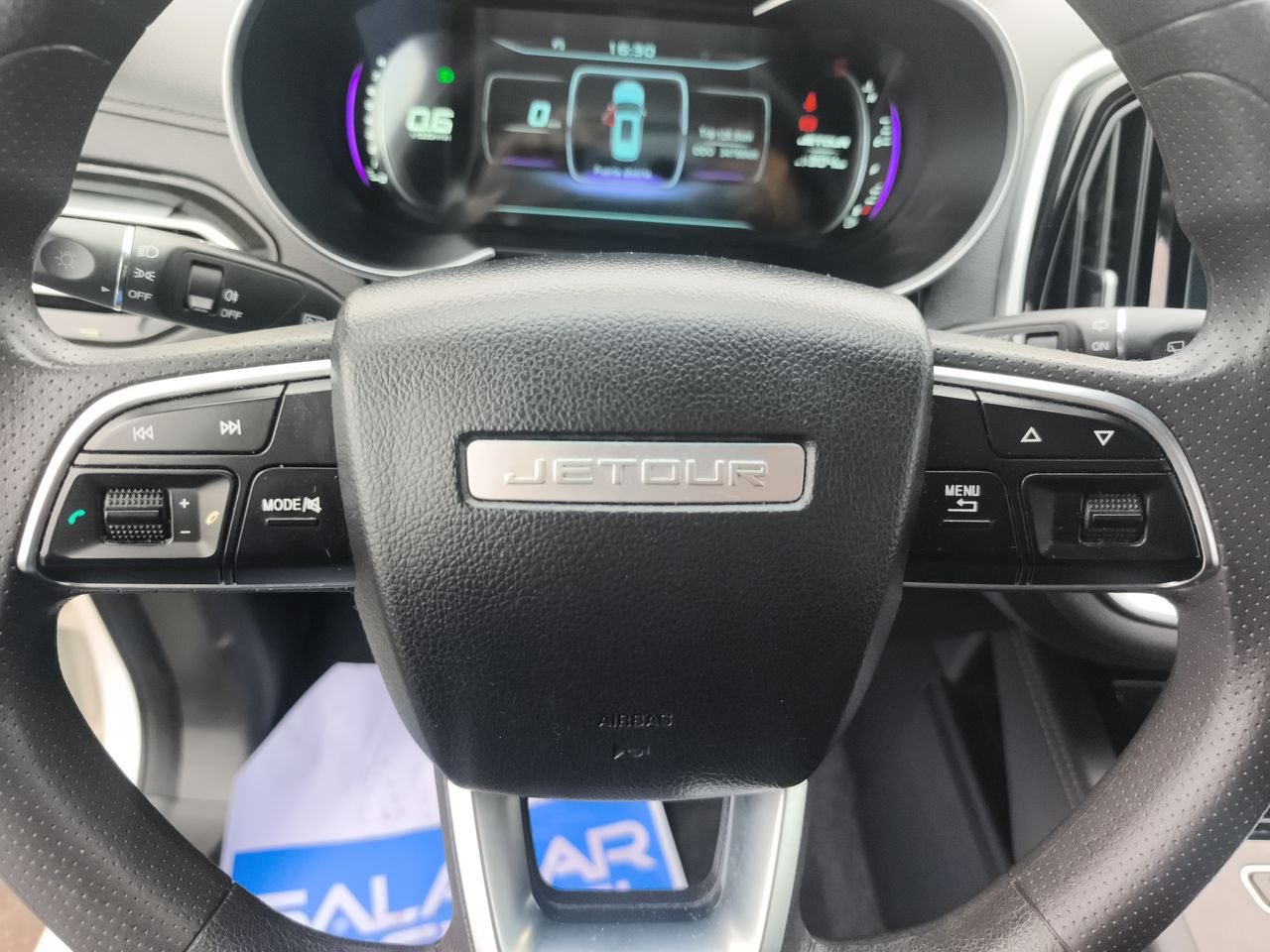 Jetour X70 — foto 25 de 34