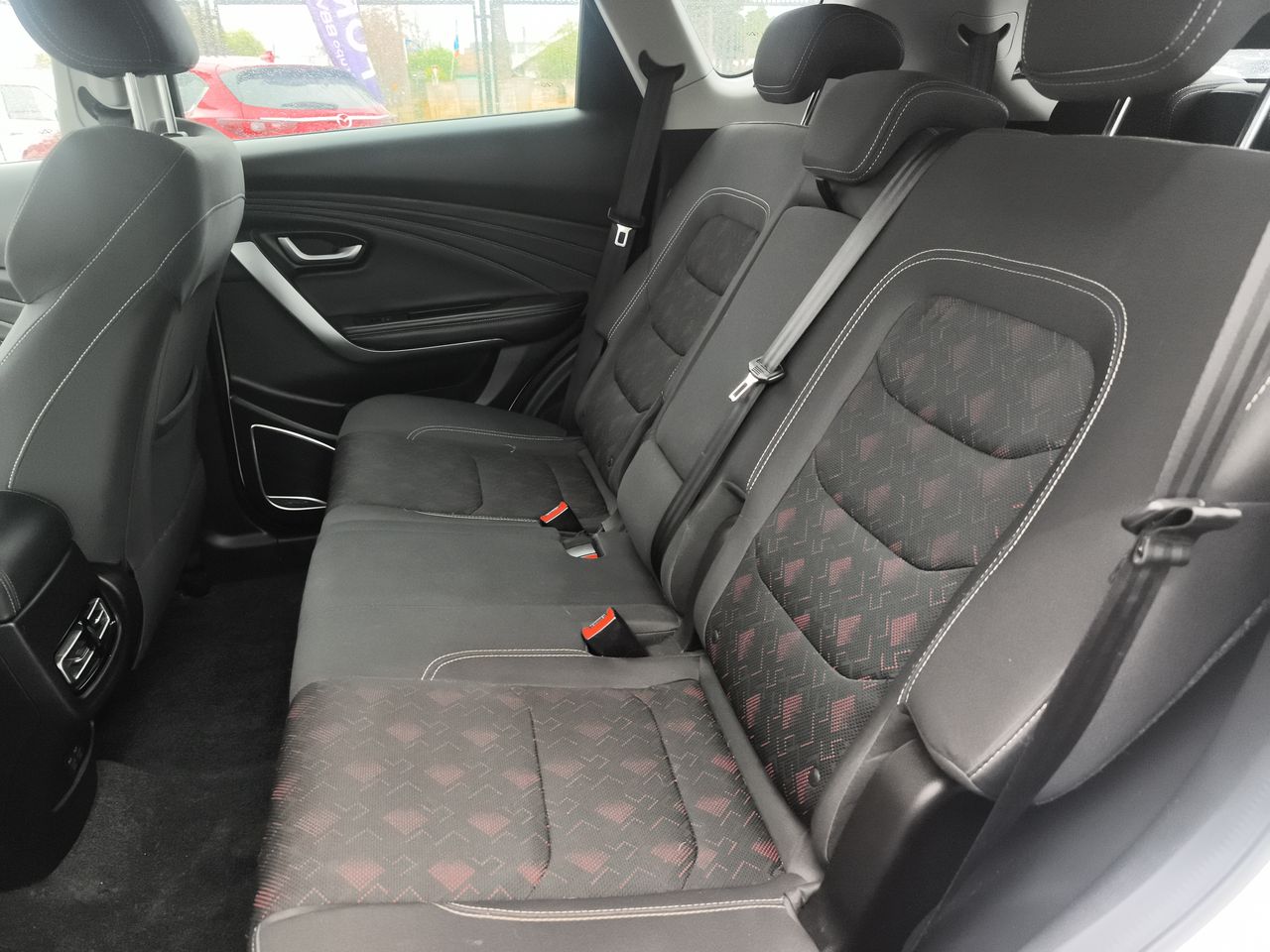 Jetour X70 — foto 33 de 34