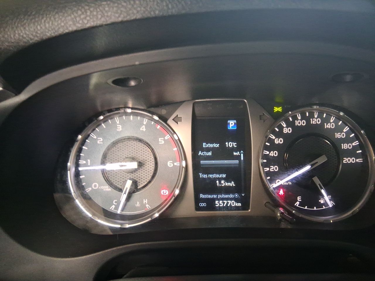 Toyota Hilux — foto 29 de 36
