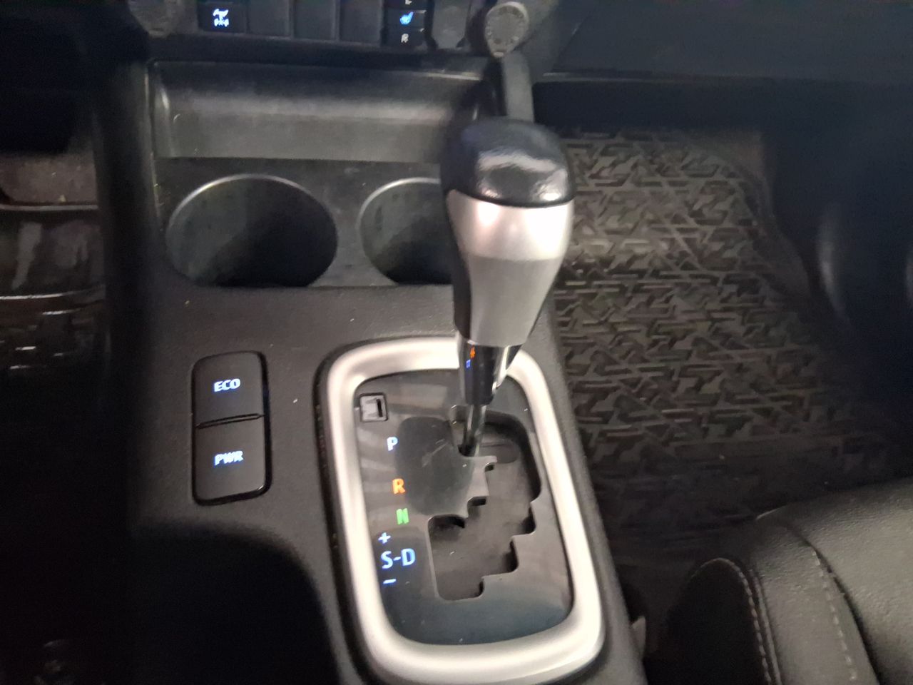 Toyota Hilux — foto 33 de 36