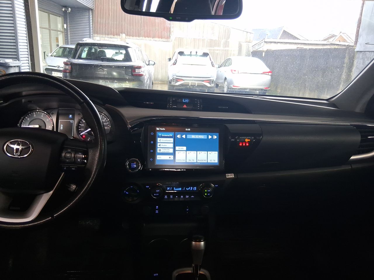 Toyota Hilux — foto 34 de 36
