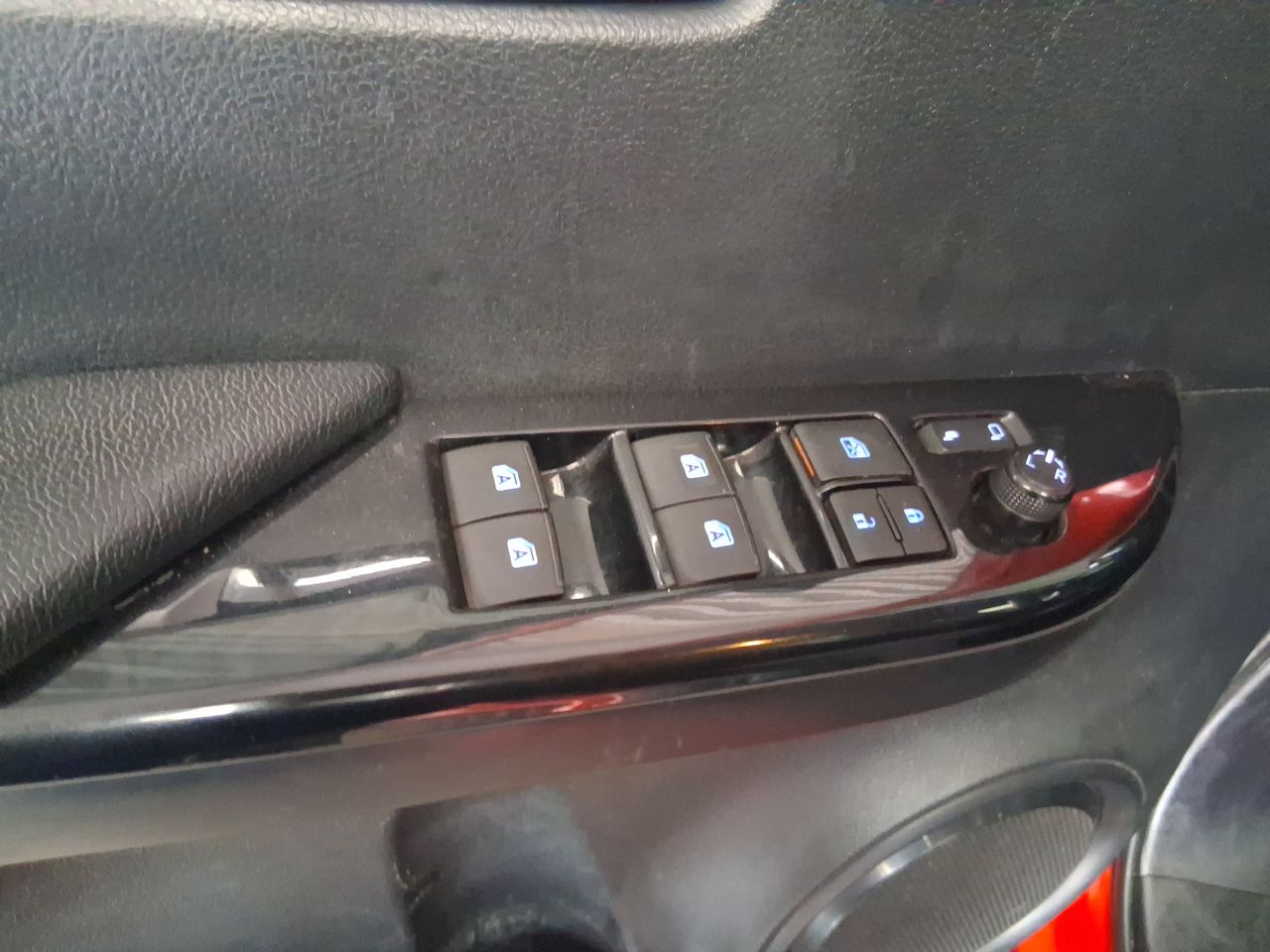 Toyota Hilux — foto 24 de 36