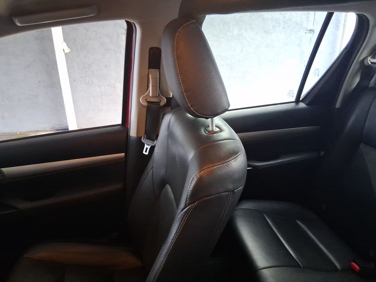 Toyota Hilux — foto 10 de 36