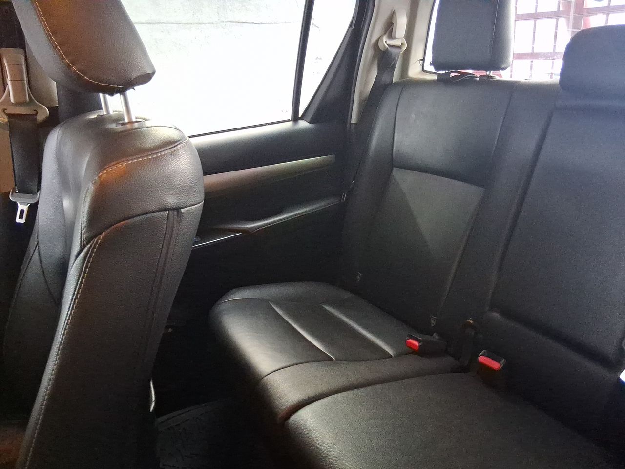 Toyota Hilux — foto 11 de 36