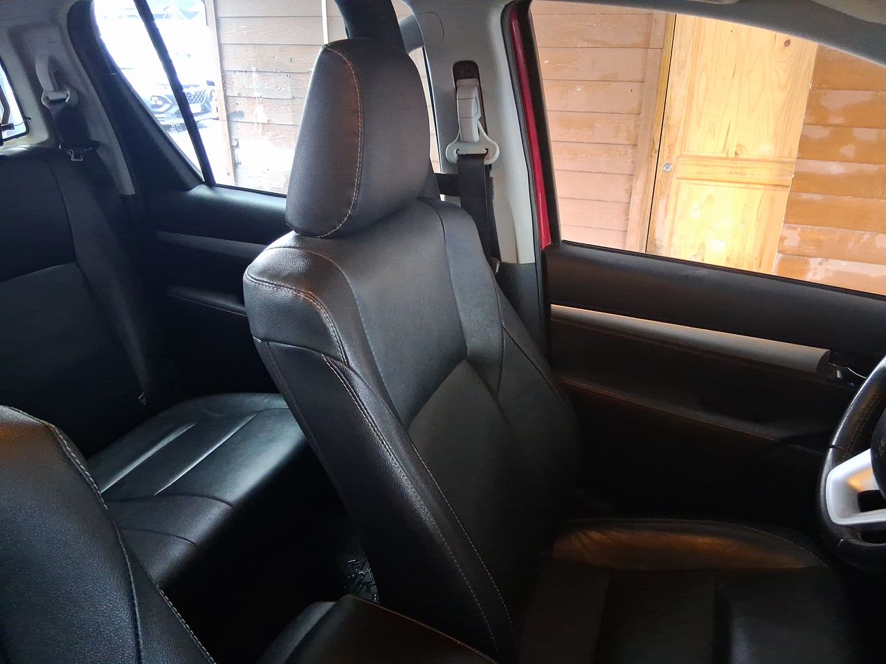 Toyota Hilux — foto 14 de 36