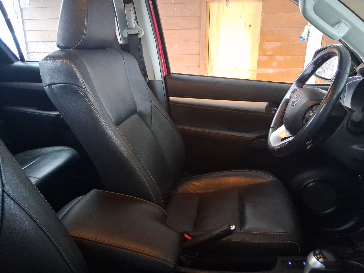Toyota Hilux — foto 15 de 36