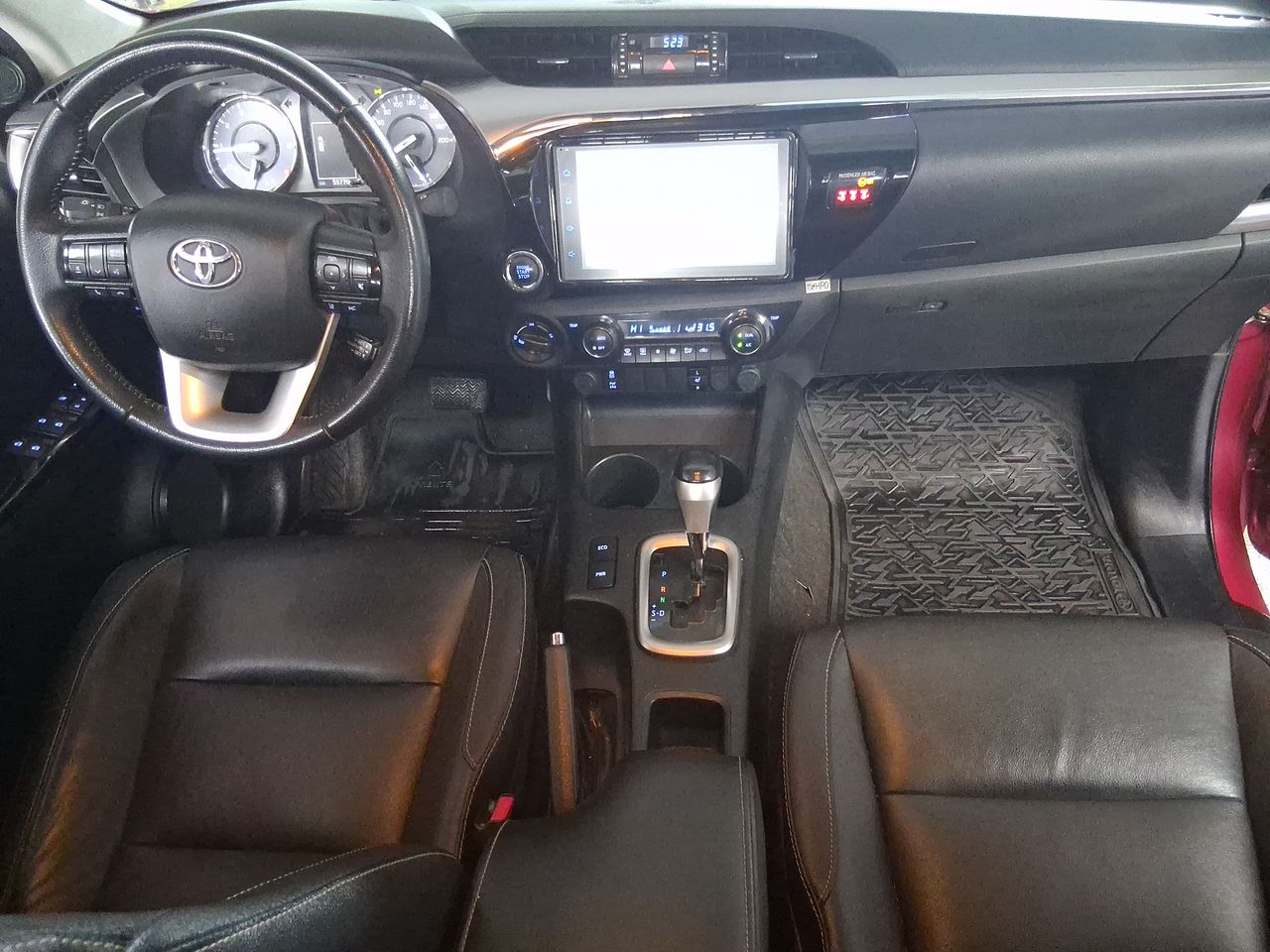 Toyota Hilux — foto 16 de 36