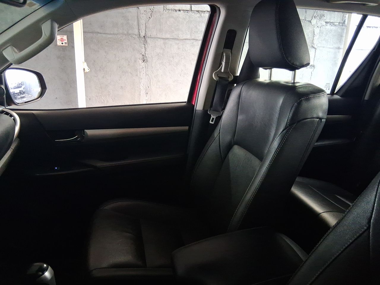 Toyota Hilux — foto 17 de 36