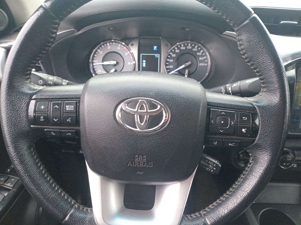Toyota Hilux — foto 26 de 35