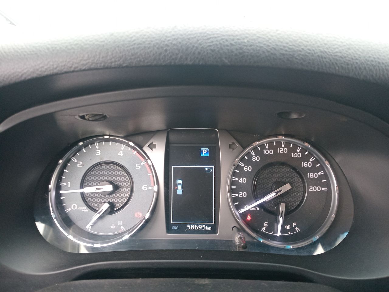 Toyota Hilux — foto 27 de 35