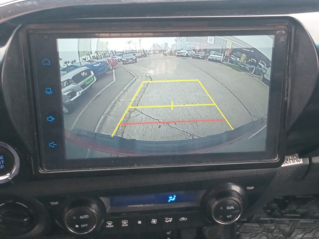 Toyota Hilux — foto 29 de 35