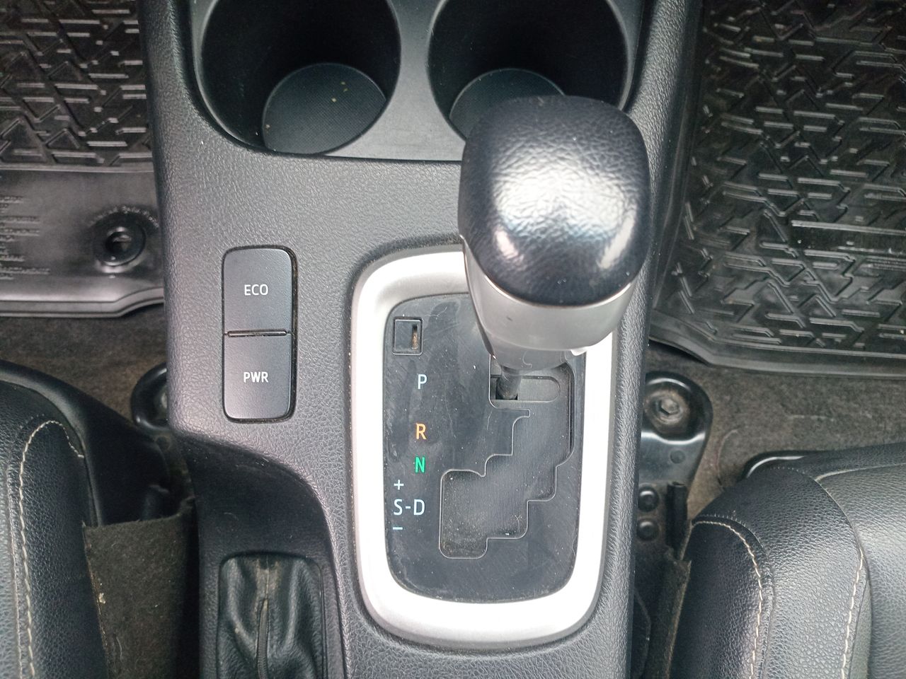 Toyota Hilux — foto 31 de 35