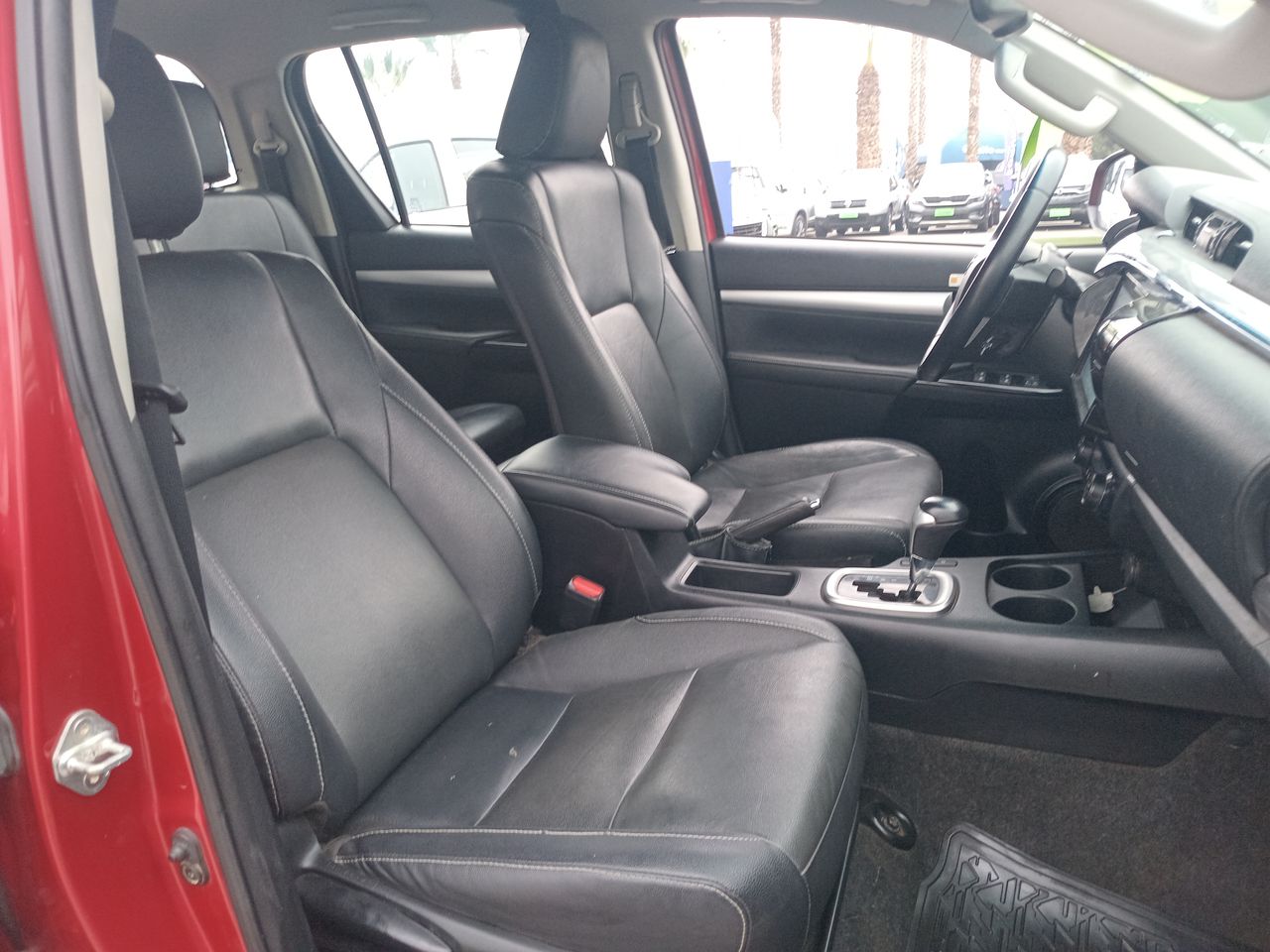 Toyota Hilux — foto 33 de 35