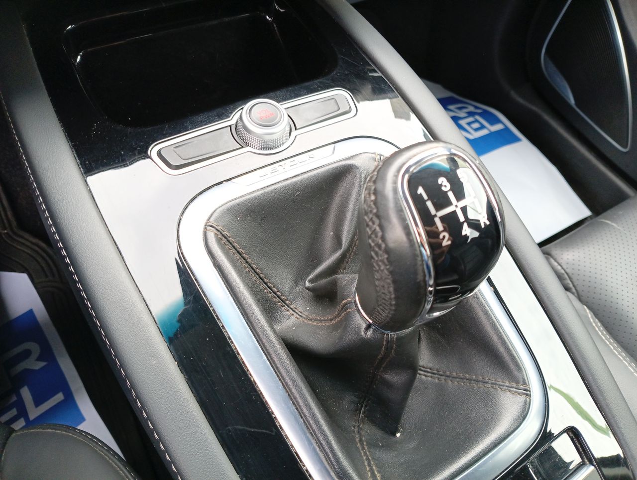 Suzuki Baleno — foto 22 de 28