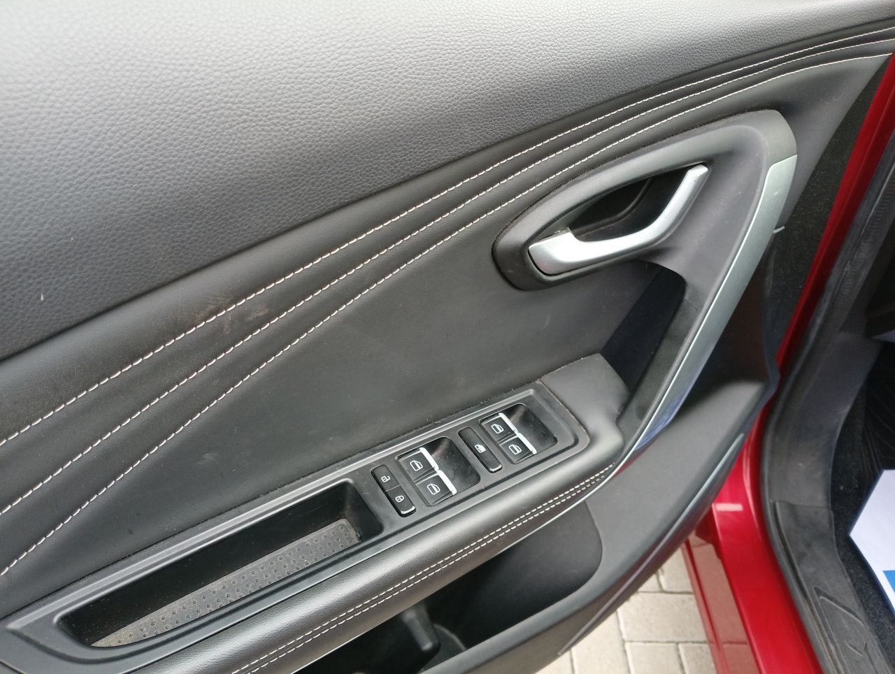 Suzuki Baleno — foto 13 de 28