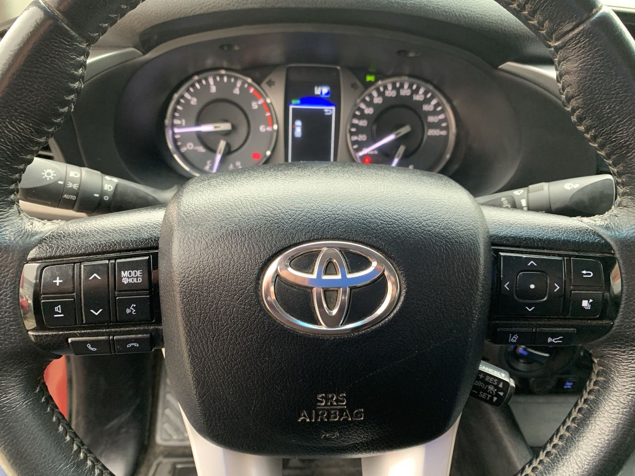 Toyota Hilux — foto 28 de 36