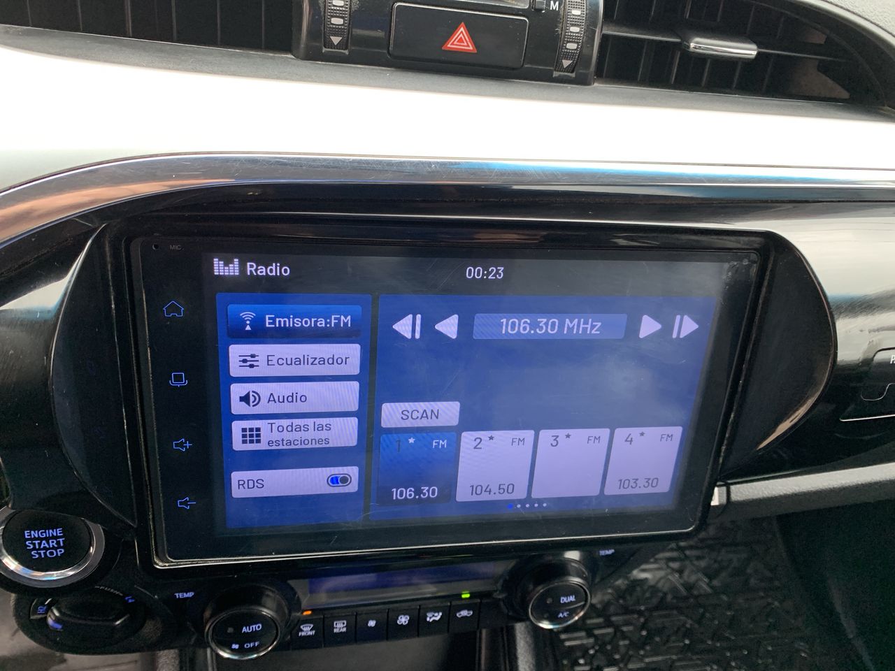 Toyota Hilux — foto 30 de 36