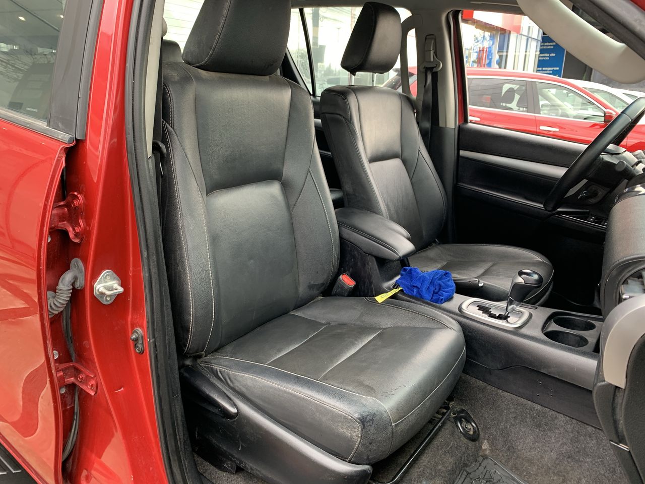 Toyota Hilux — foto 35 de 36