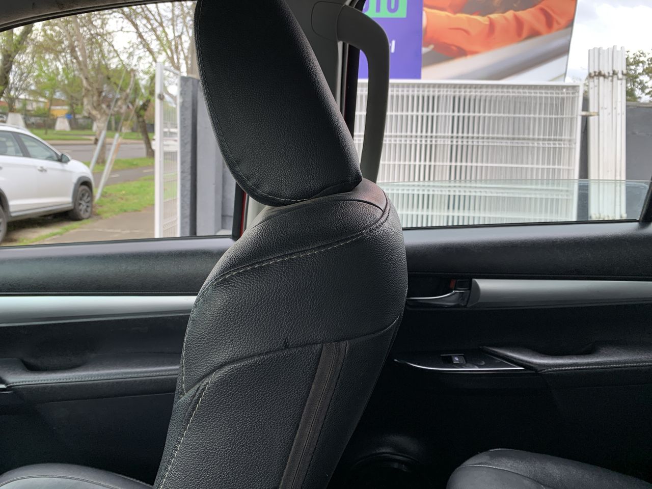 Toyota Hilux — foto 11 de 36