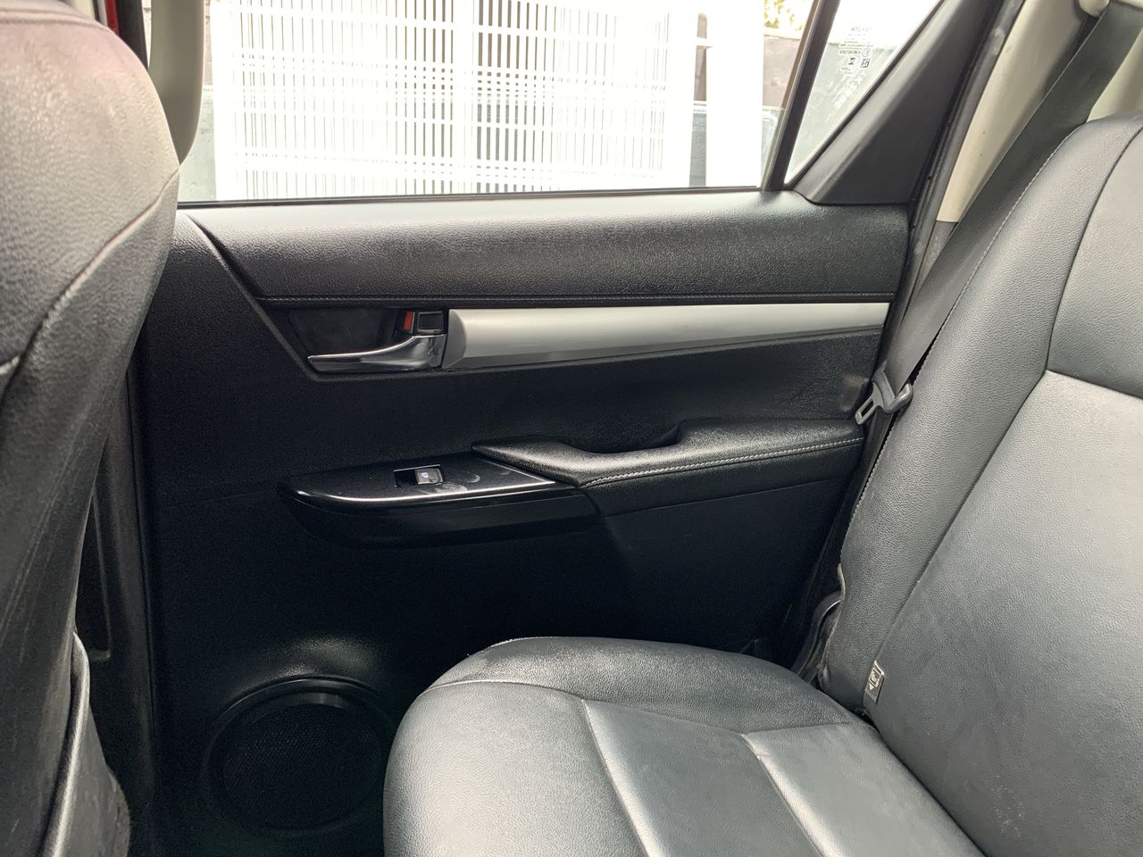 Toyota Hilux — foto 12 de 36