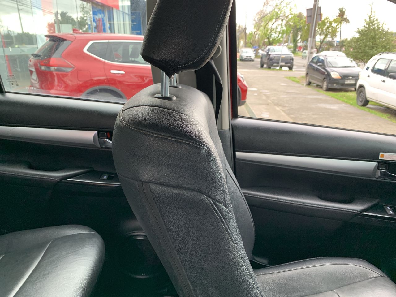Toyota Hilux — foto 15 de 36