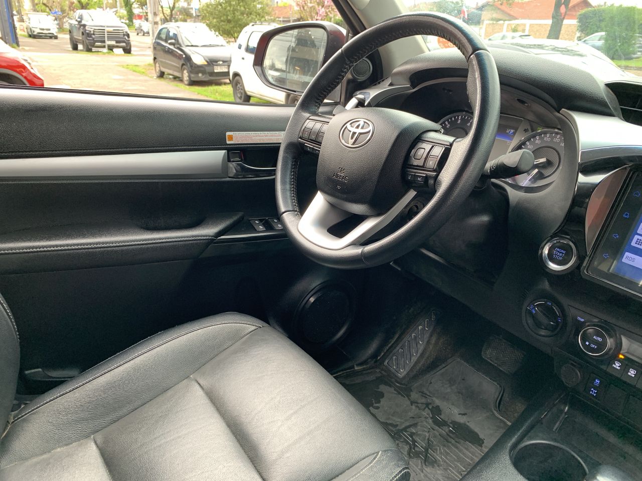 Toyota Hilux — foto 16 de 36