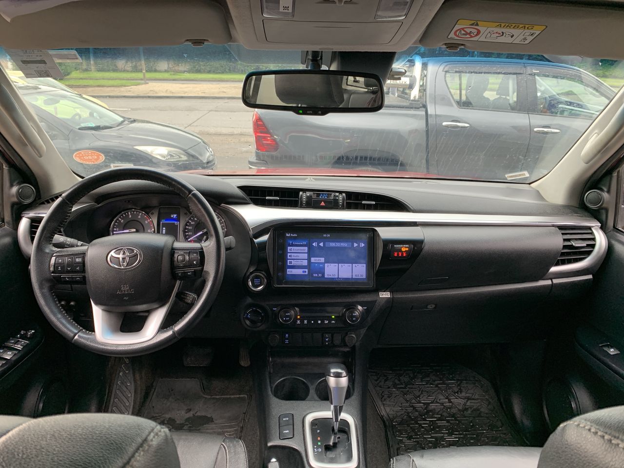 Toyota Hilux — foto 17 de 36