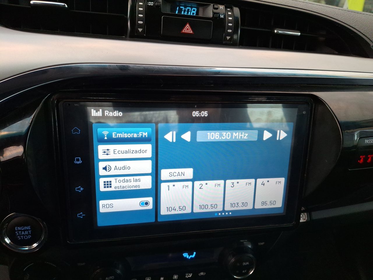 Toyota Hilux — foto 29 de 36