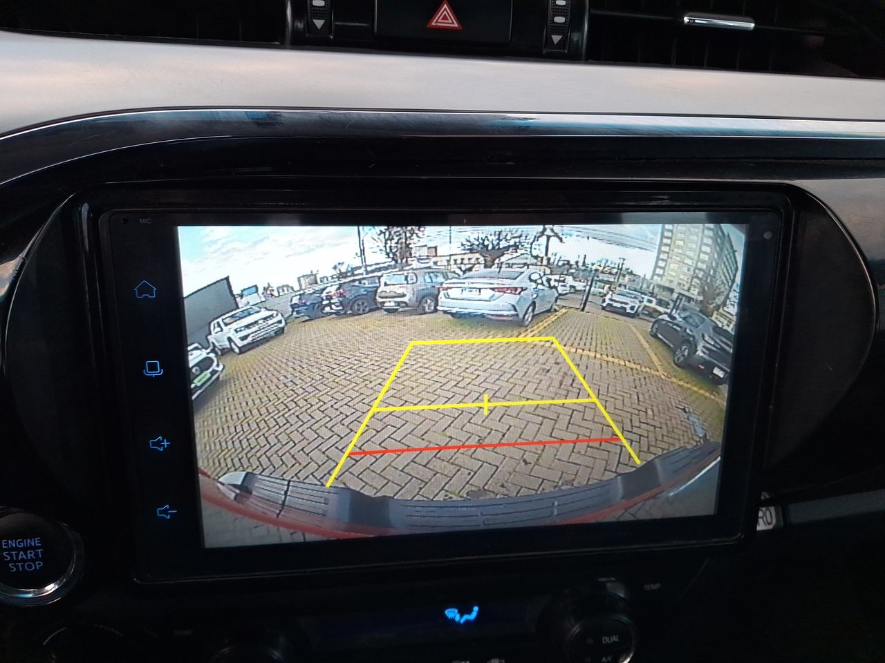 Toyota Hilux — foto 30 de 36