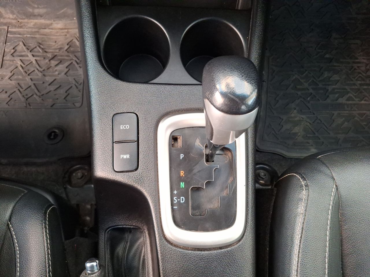 Toyota Hilux — foto 32 de 36