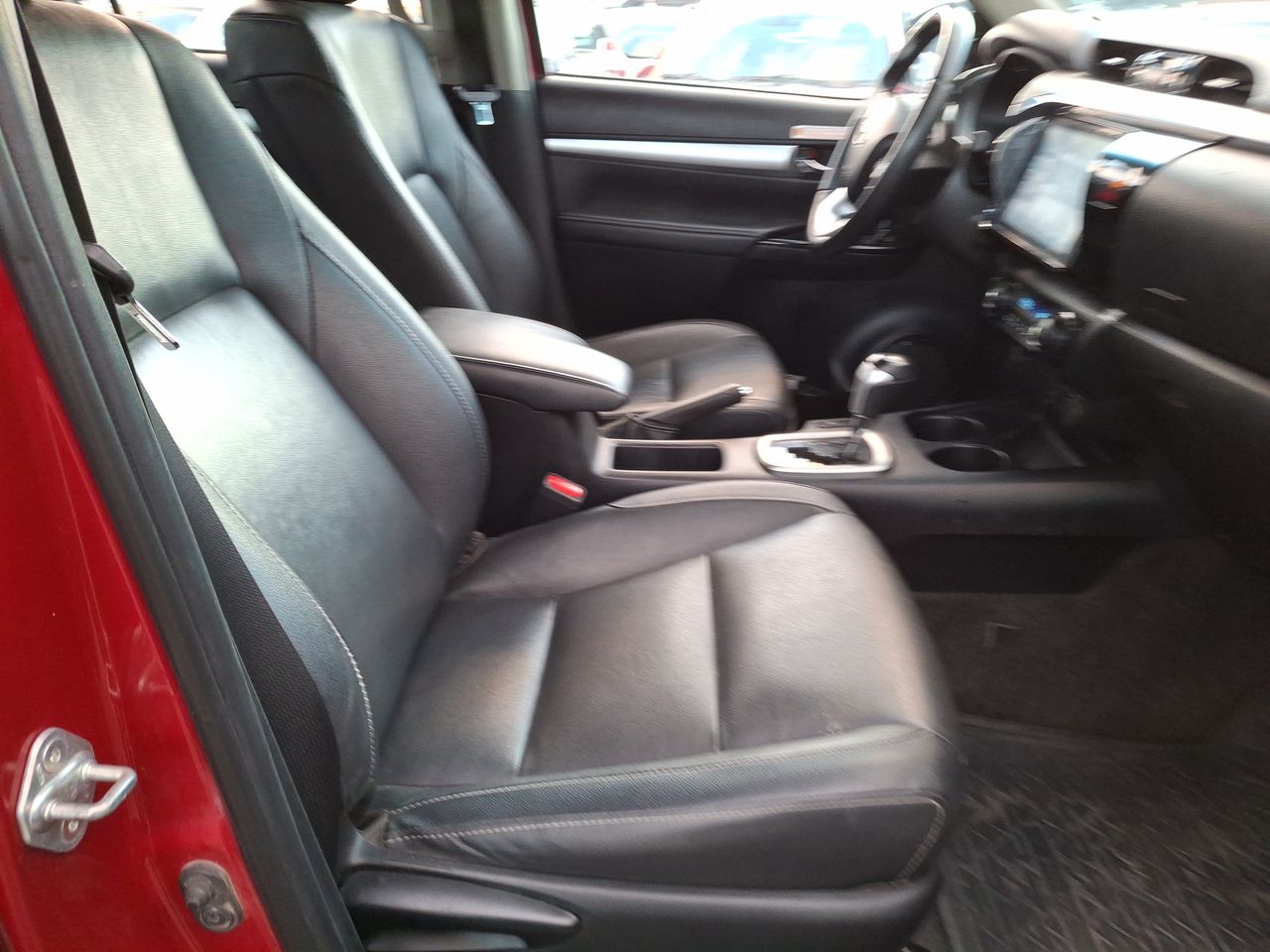 Toyota Hilux — foto 34 de 36