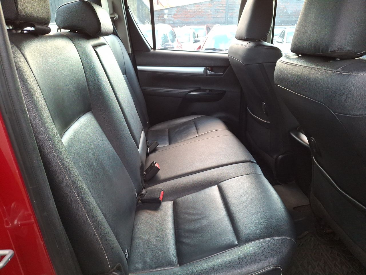Toyota Hilux — foto 35 de 36