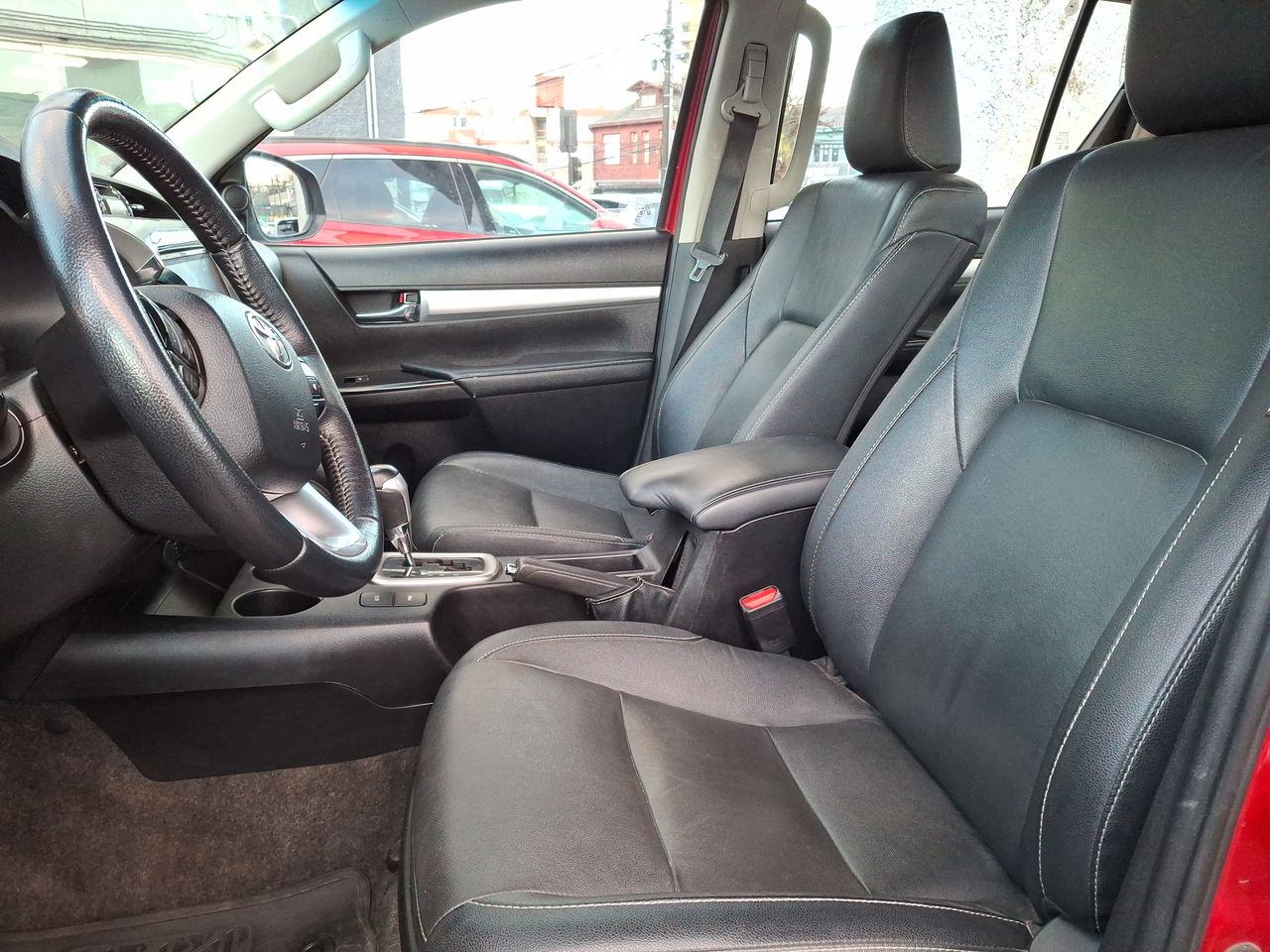 Toyota Hilux — foto 25 de 36