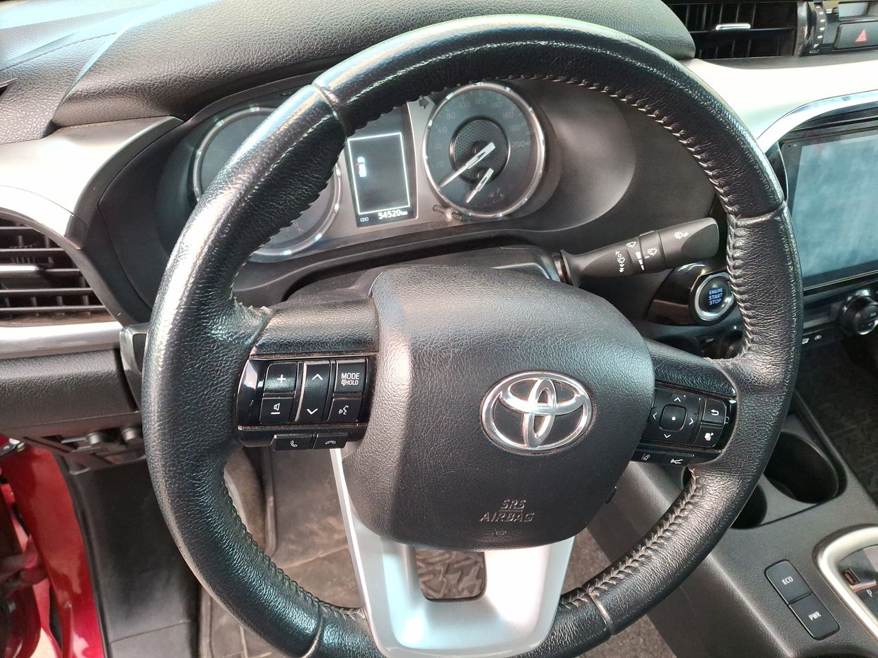 Toyota Hilux — foto 26 de 36