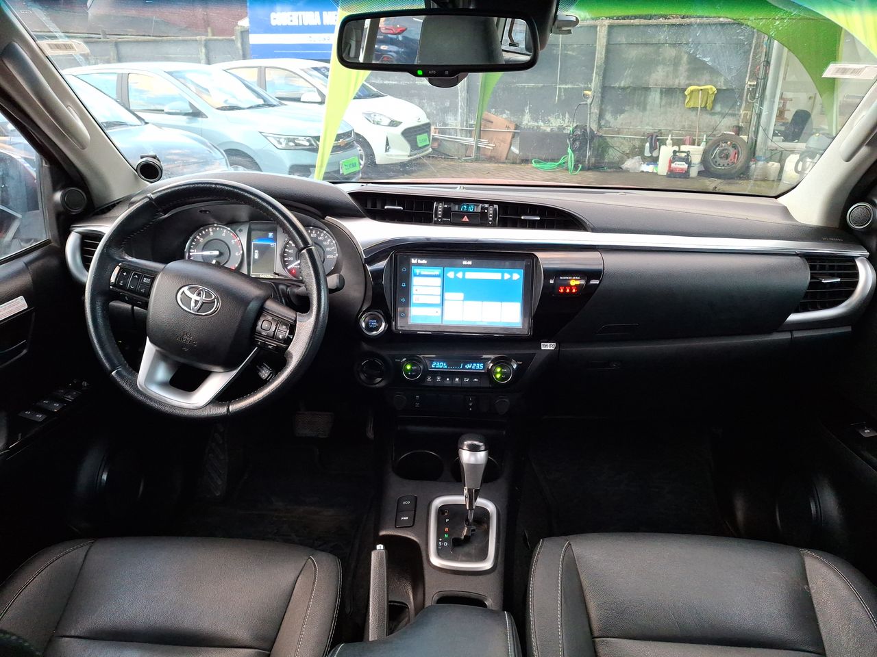 Toyota Hilux — foto 10 de 36