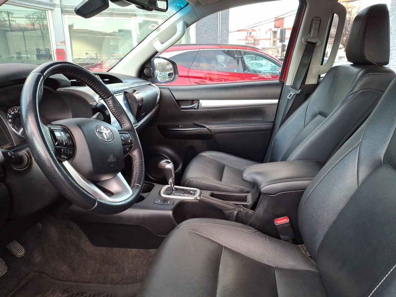Toyota Hilux — foto 11 de 36