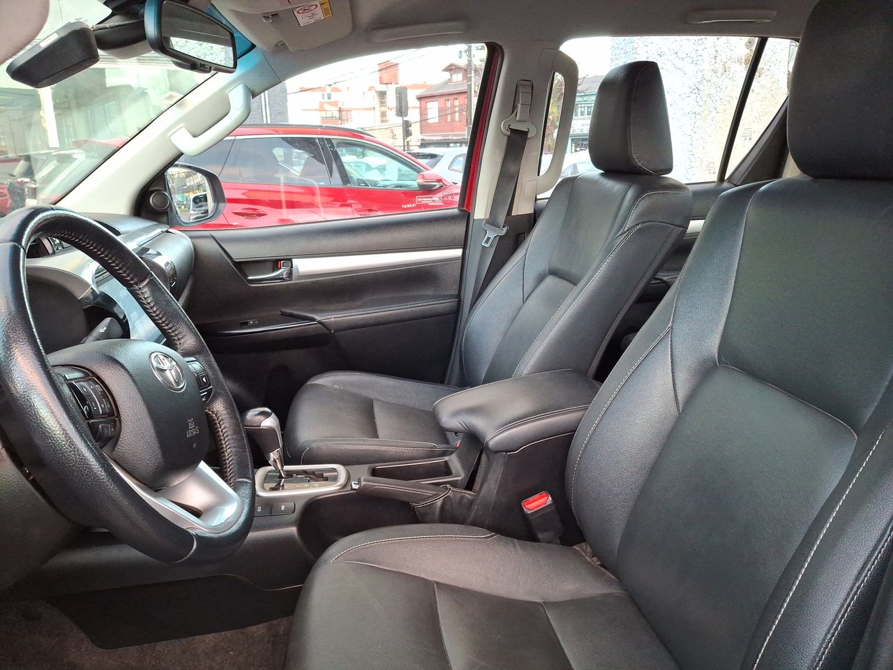 Toyota Hilux — foto 12 de 36
