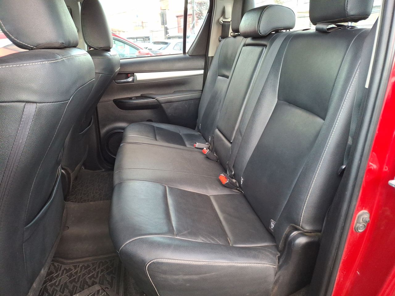 Toyota Hilux — foto 14 de 36
