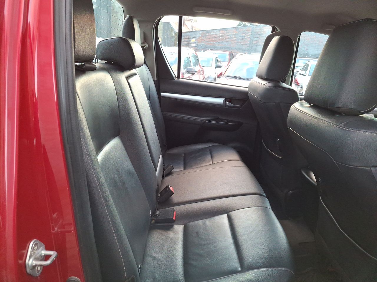 Toyota Hilux — foto 15 de 36