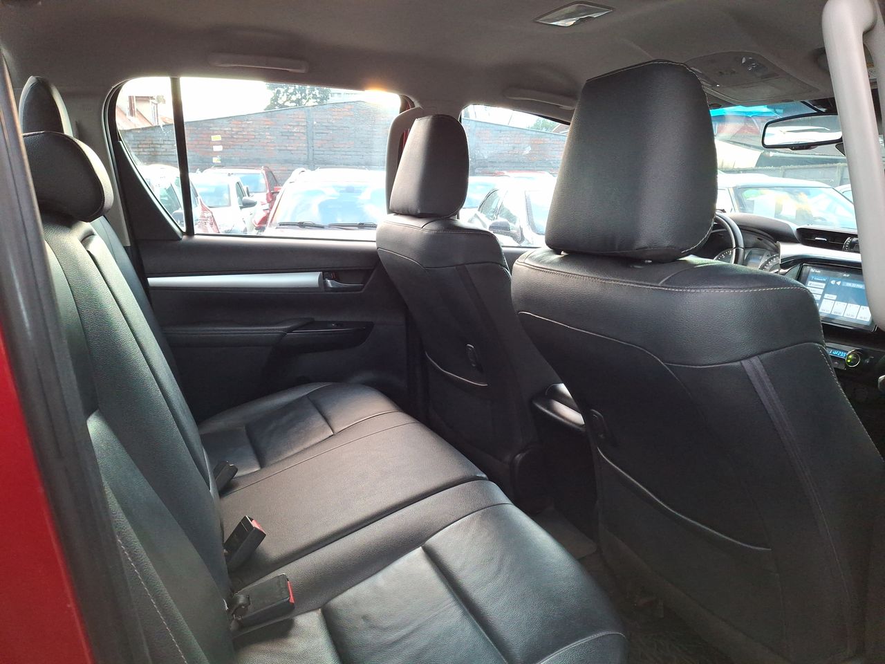 Toyota Hilux — foto 16 de 36