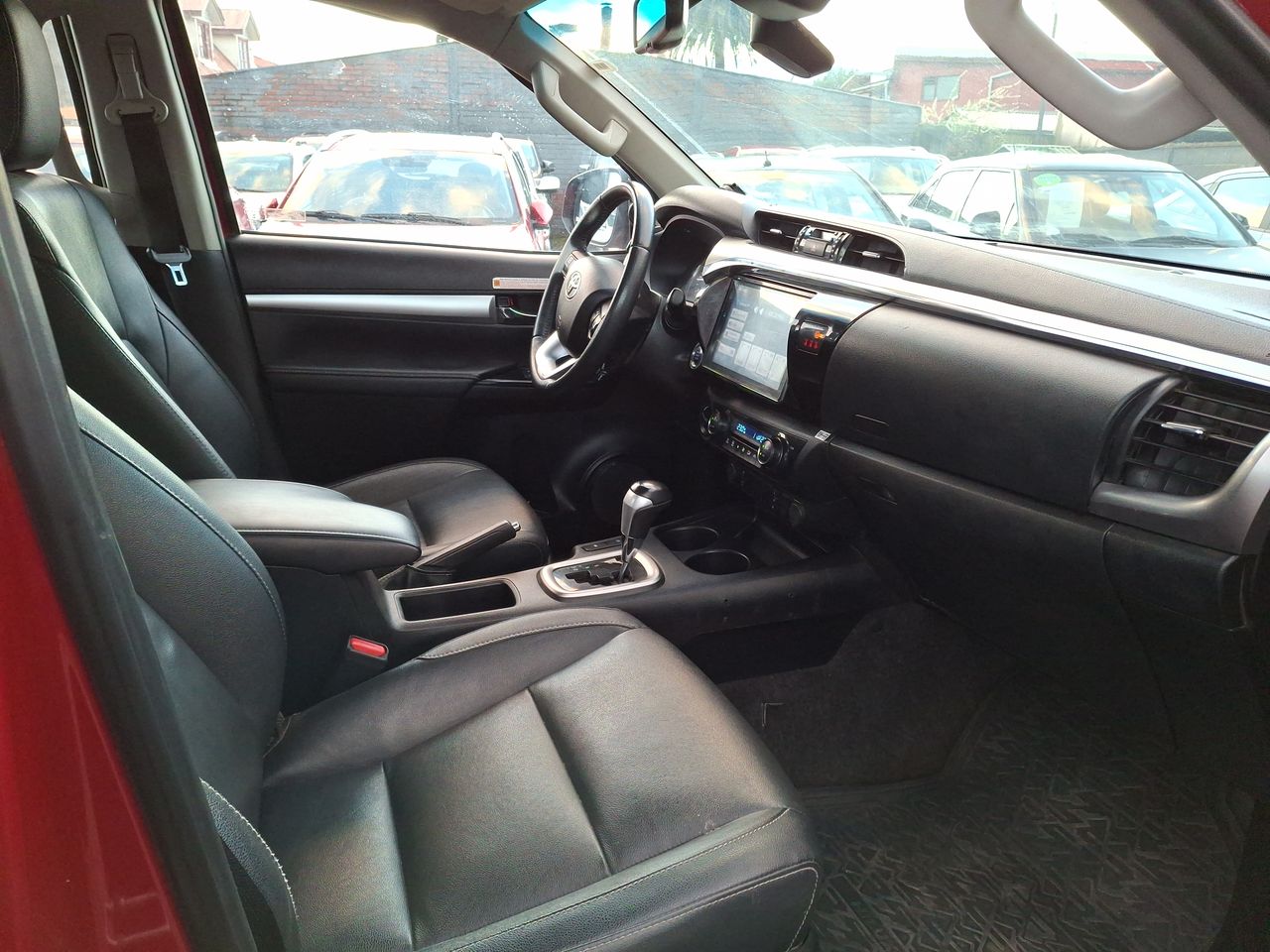 Toyota Hilux — foto 17 de 36