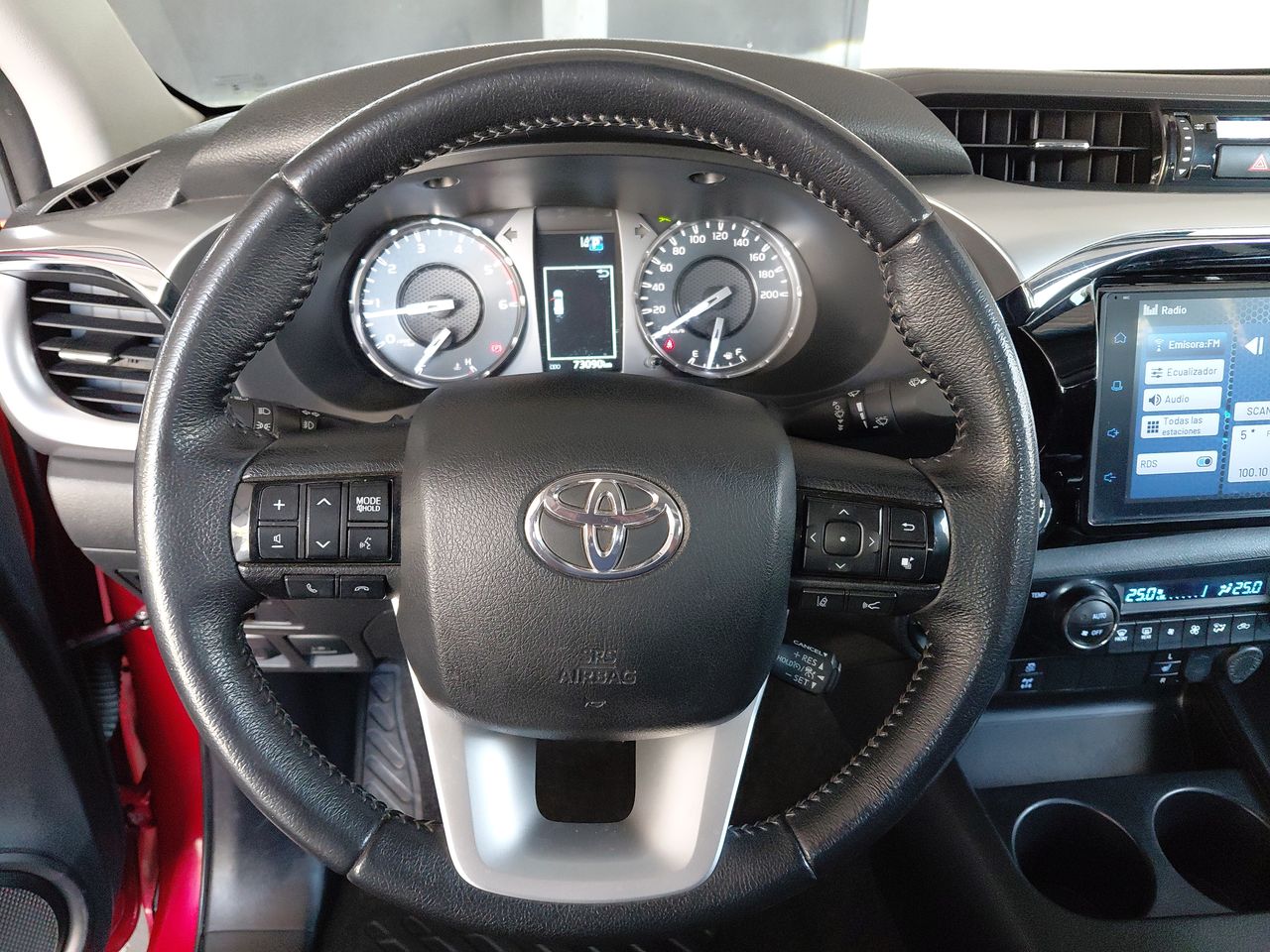 Toyota Hilux — foto 25 de 35