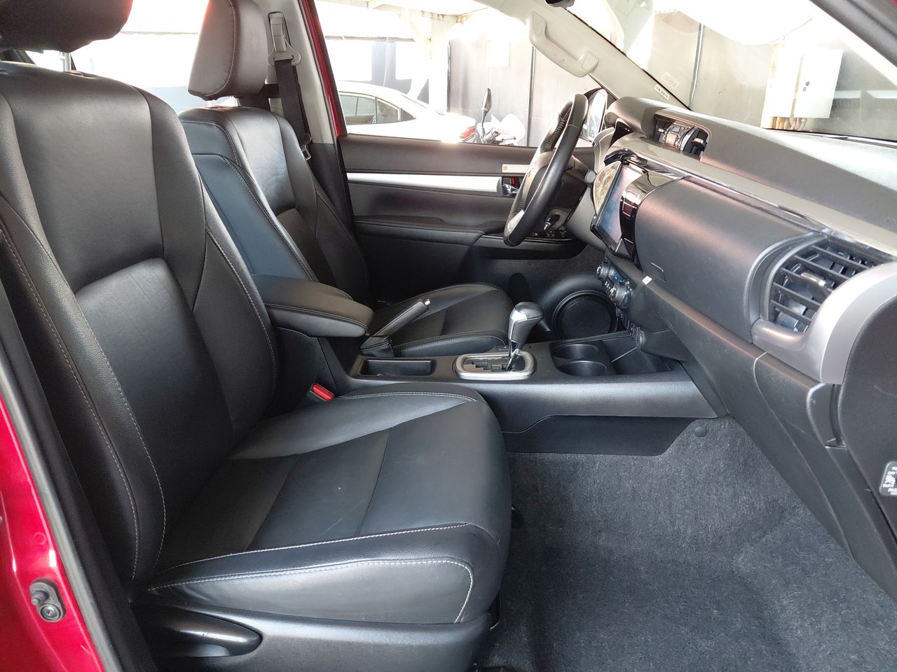 Toyota Hilux — foto 33 de 35